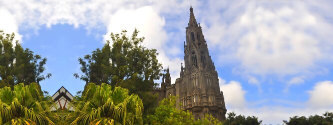 Trip Gran Canaria - Die Stadt wurde 1478 wieder aufgebaut, nachdem die spanischen Konquistadoren sie in Brand gesteckt hatten, um sie zu erobern. Den Titel einer Stadt erhielt sie schließlich Ende des 19. Jahrhunderts. Die Kirche San Juan Bautista wurde in die Kathedrale der Insel umbenannt. Das künstlerische und historische Erbe der Stadt wird von einem einzigen Gebäude dominiert: der Baptistenkirche Iglesia de San Juan Bautista, die während ihres Wiederaufbaus im 20. Jahrhundert in Inselkathedrale umbenannt wurde. Im neugotischen Stil eingerichtet, beherbergt es ein sehenswertes künstlerisches Erbe, von italienischen Skulpturen bis hin zu Gemälden der flämischen und andalusischen Schule.